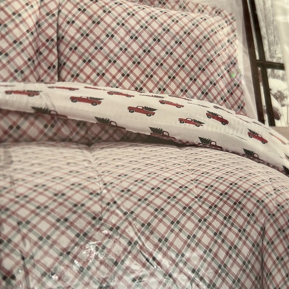 Christmas King Comforter Set Green/Red/White Plaid Red Truck/ Christmas Tree NWT - Picture 2 of 9